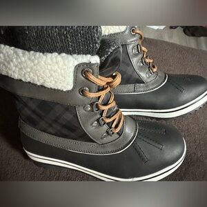 ALEADER Women's Fashion Waterproof Winter Snow Boots Size 6